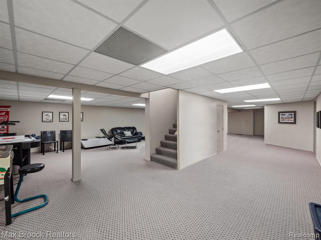 6224 Bromley Court, West Bloomfield, MI — Photo 39
