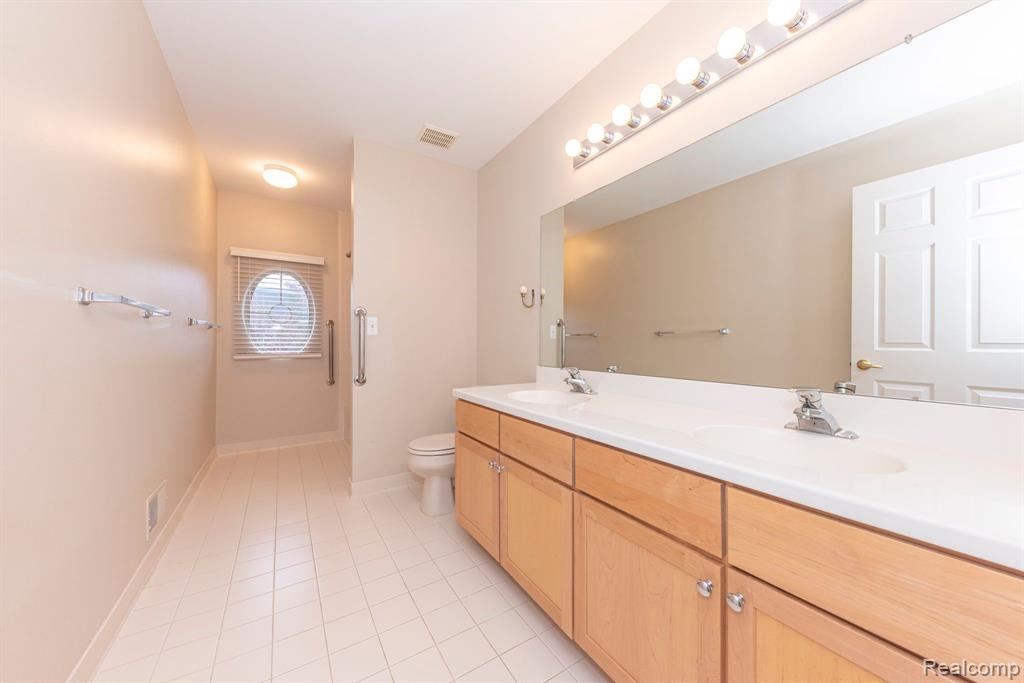 7246 Gateway Drive, West Bloomfield, MI — Photo 47