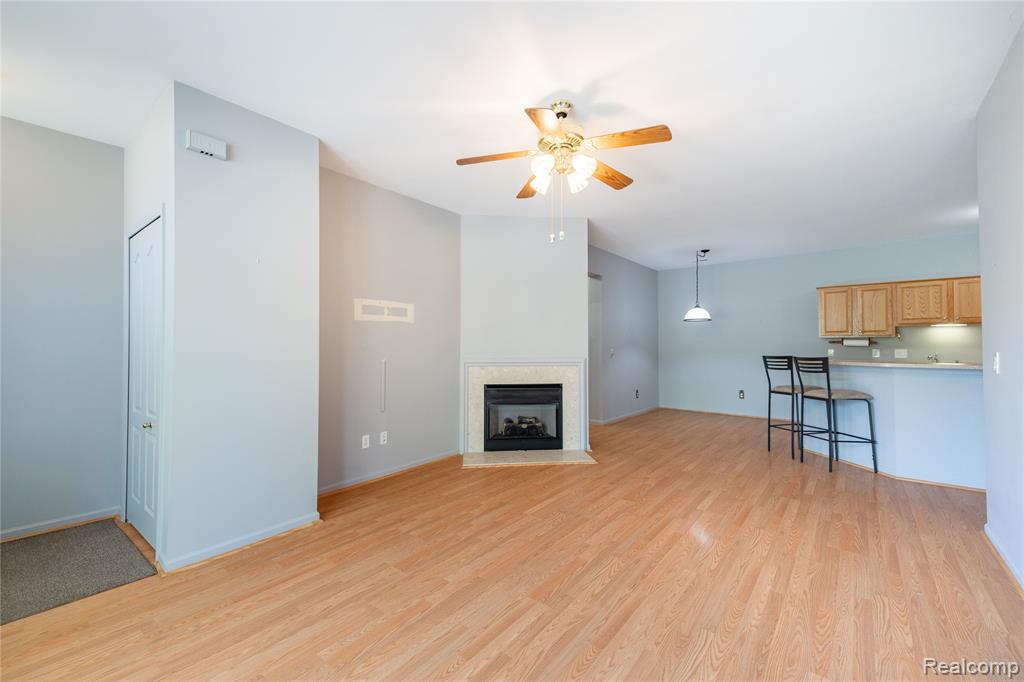 23030 Williamsburg Circle, 15, Woodhaven, MI 48183 — Photo 5