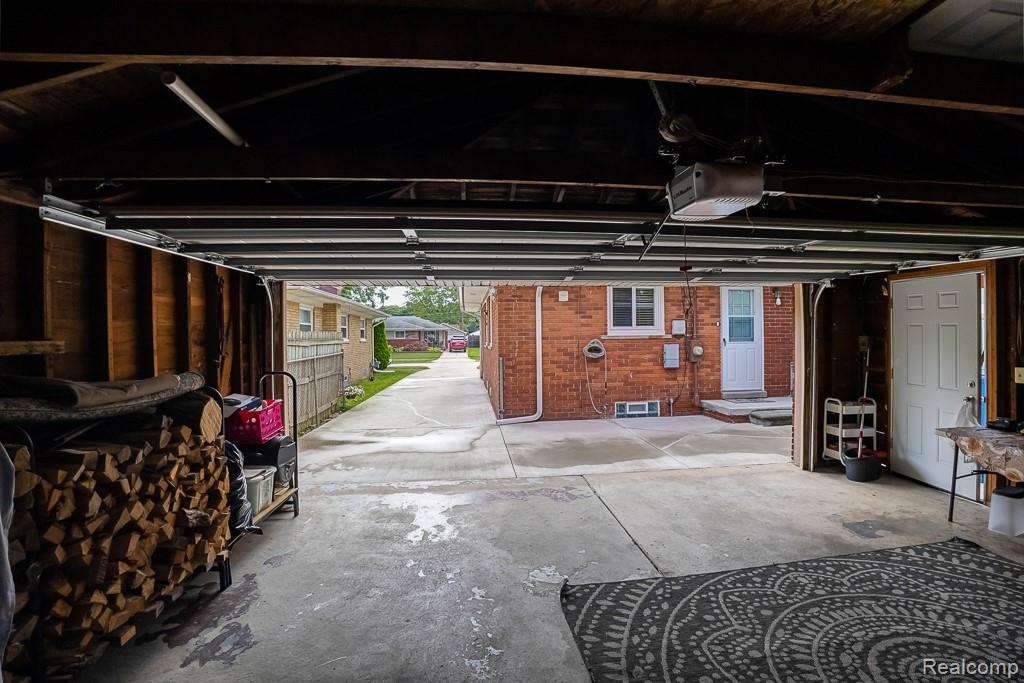 8100 Lochdale Street, Dearborn Heights, MI 48127 — Photo 12