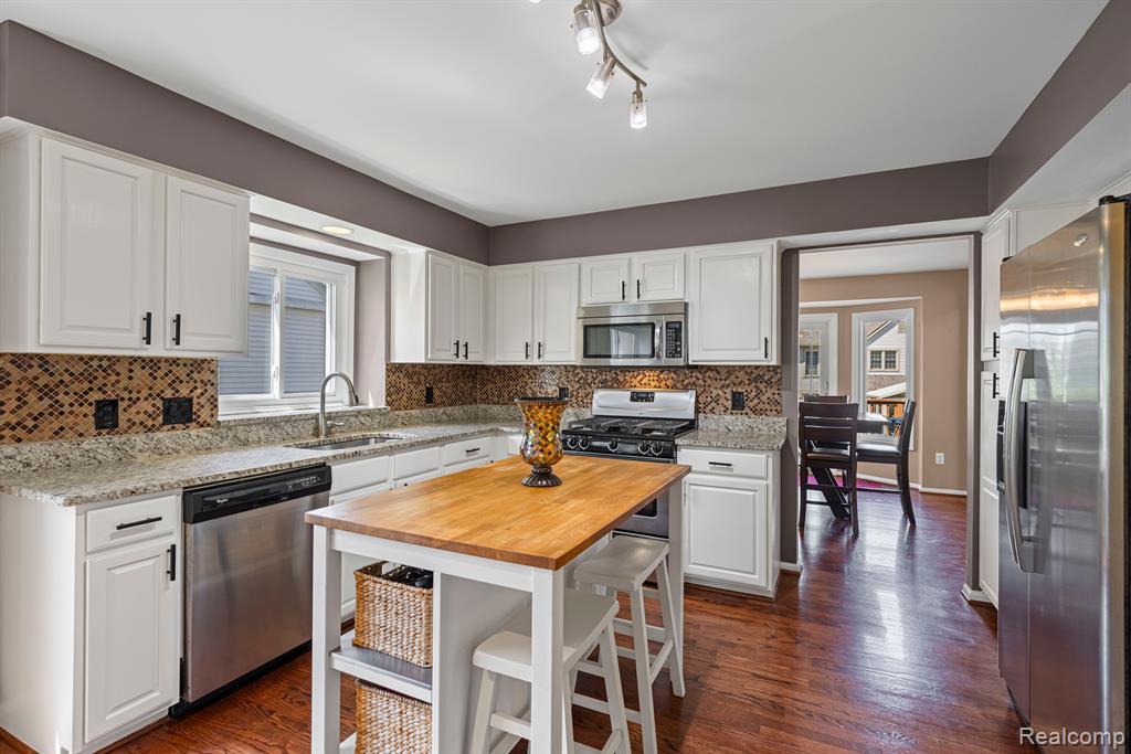 42890 BROOKSTONE Drive, Novi, MI 48377 — Photo 13
