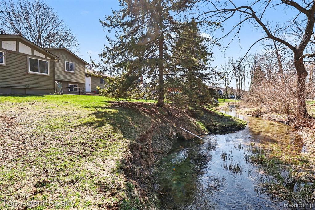 1010 Pelham Boulevard, Waterford, MI 48328 — Photo 29