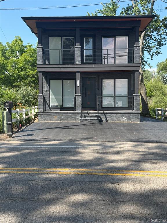 561 E Walled Lake Drive, Walled Lake, MI 48390 — Photo 2