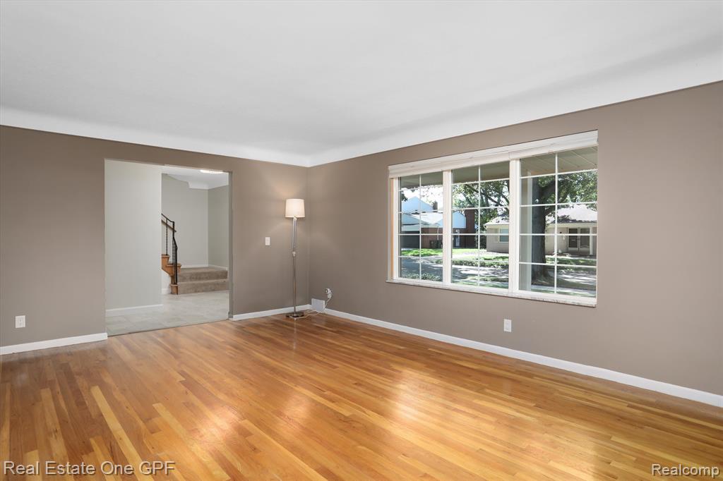 724 S ROSEDALE, Grosse Pointe Woods, MI 48236 — Photo 13