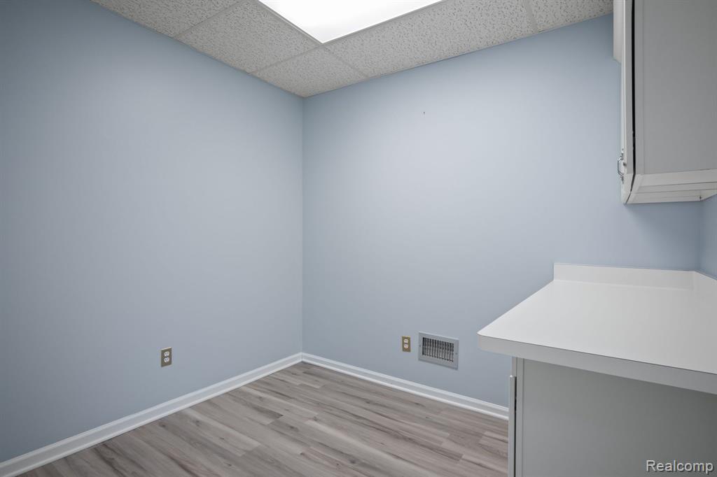 940 W AVON Road, Rochester Hills, MI 48307 — Photo 17