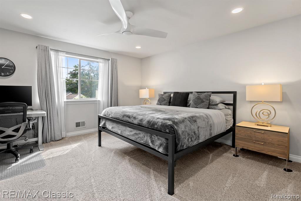 42456 GATEWAY Drive, Plymouth, MI 48170 — Photo 36
