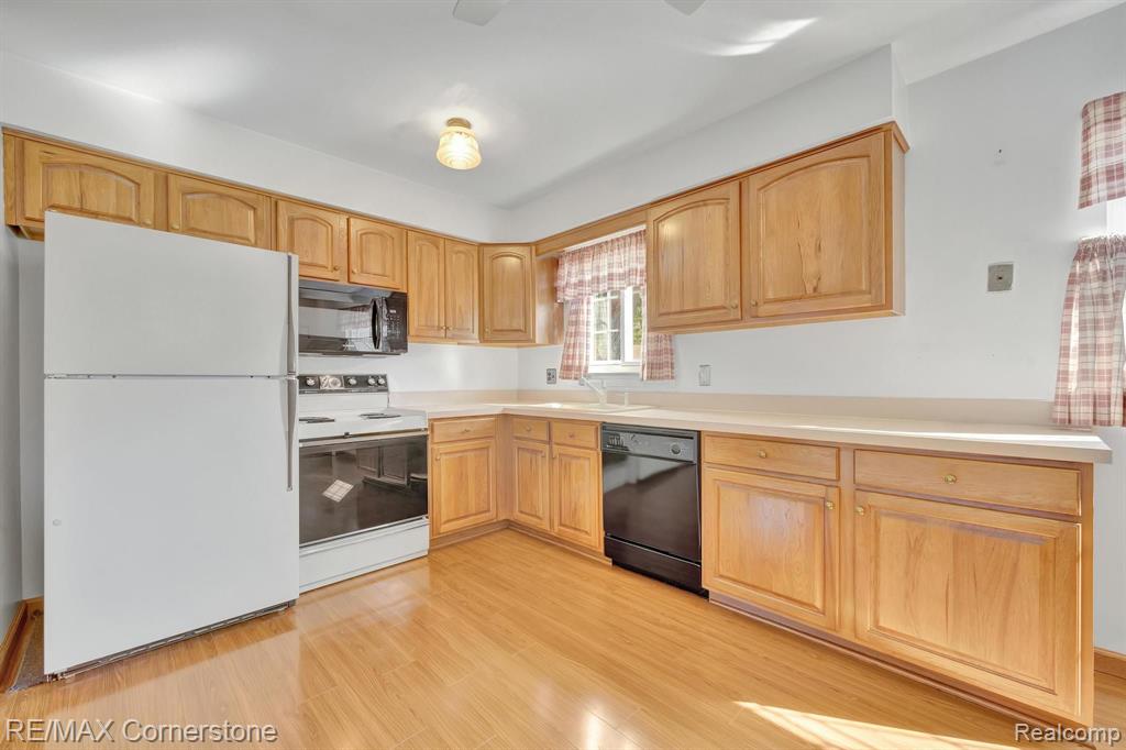697 WORCHESTER Street, Westland, MI 48186 — Photo 7