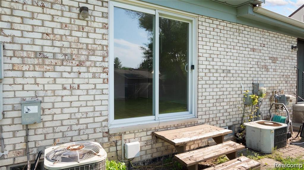 8336 Hickory Drive, Sterling Heights, MI 48312 — Photo 17