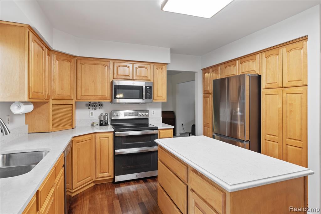 4325 Heatherstone Drive, Waterford, MI 48329 — Photo 10