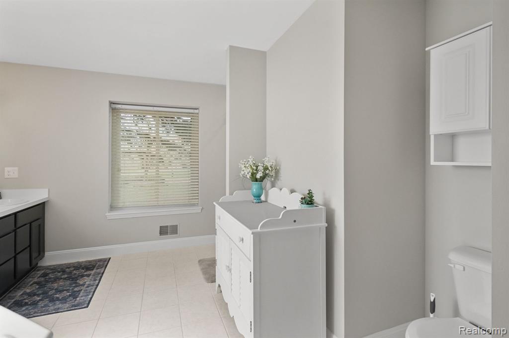 21191 GREENBRIAR Lane, South Lyon, MI 48178 — Photo 19