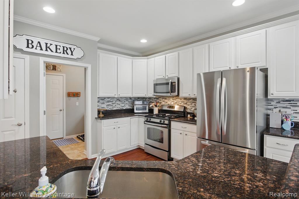 3121 BELLE TERRE, Commerce Twp, MI 48382 — Photo 16