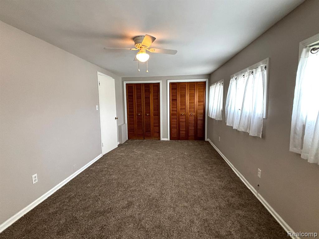 1528 ROSLYN Road, Grosse Pointe Woods, MI 48236 — Photo 8