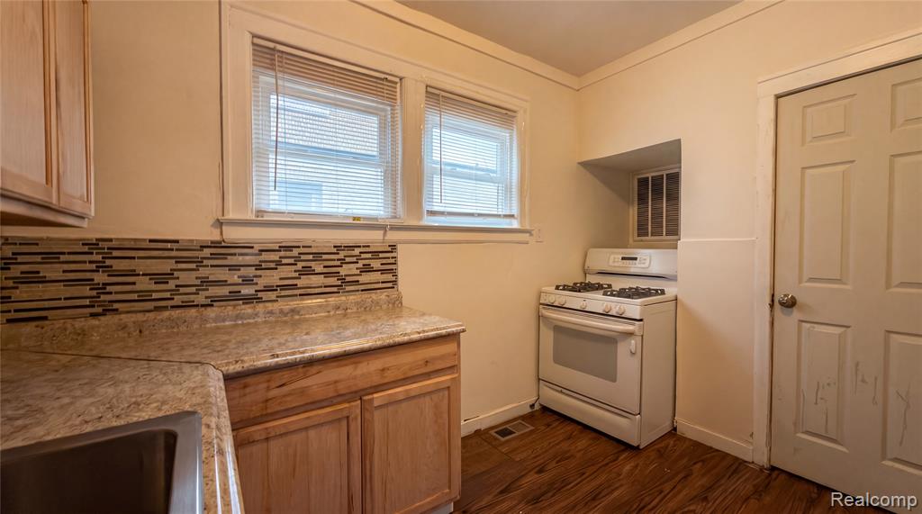 5771 Chatsworth Street, Detroit, MI 48224 — Photo 8