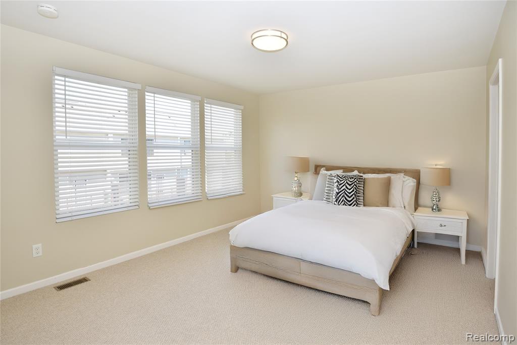 44458 Gwinnett Loop, Novi, MI — Photo 16