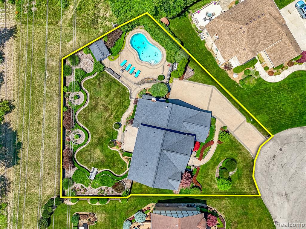 48367 Lake Valley Drive, Shelby Twp, MI 48317 — Photo 57