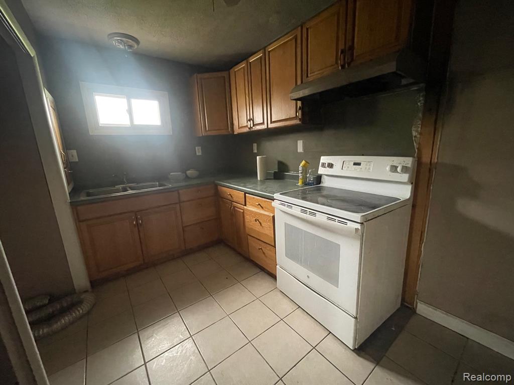8261 Fenton Road, Grand Blanc, MI 48439 — Photo 23