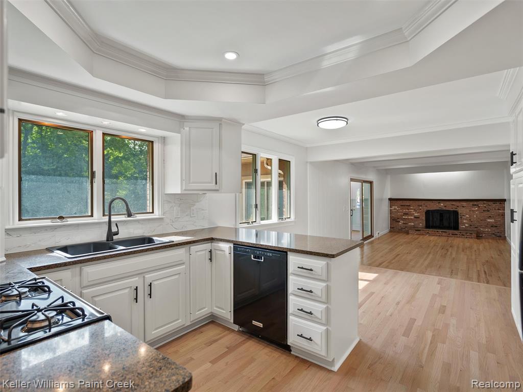 5925 Oakland Valley Drive, Rochester, MI 48306 — Photo 9