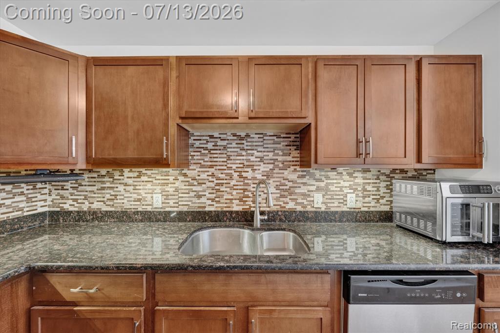 53118 Providence Drive E, 41, Utica, MI 48316 — Photo 16