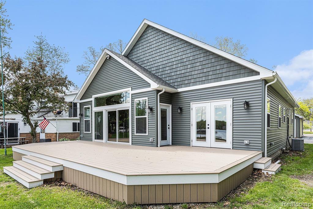 9693 BEVERLY Drive, Lakeland, MI — Photo 20