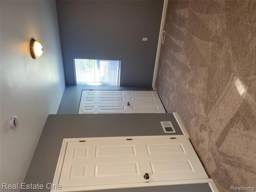 18475 Hazelwood Street, Roseville, MI 48066 — Photo 17