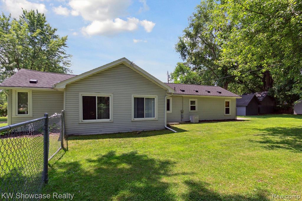 890 FARNSWORTH Road, White Lake, MI — Photo 36
