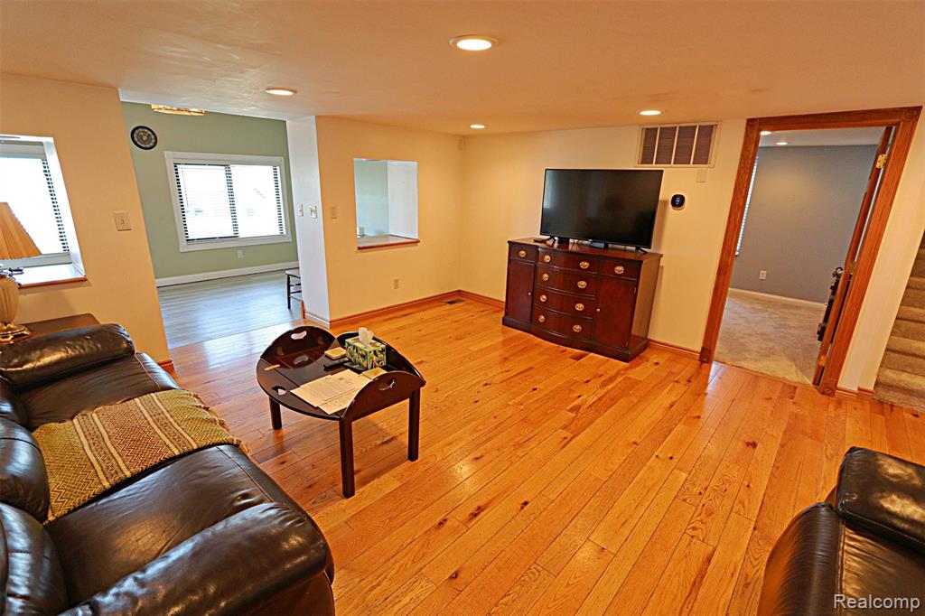412 E Shore Drive, Whitmore Lake, MI 48189 — Photo 23