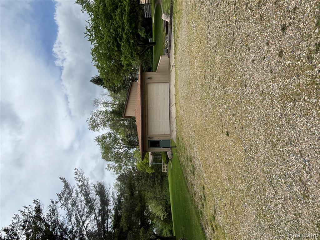 885 Lake Forest Drive, Lapeer, MI 48446 — Photo 8