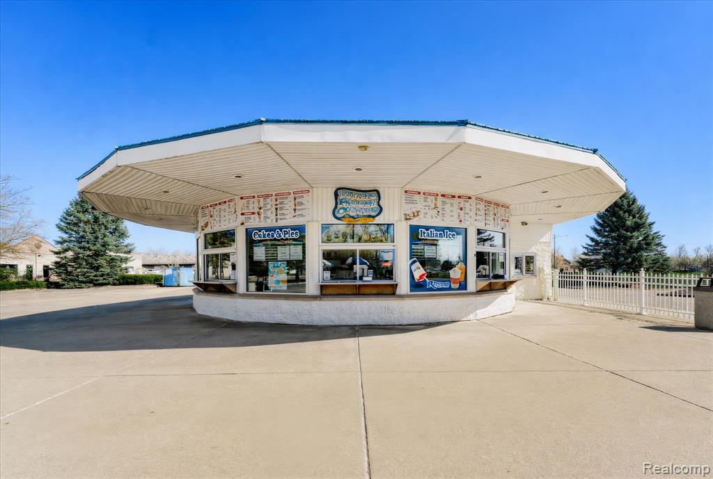 5962 Meridian Boulevard, Brighton, MI 48116 — front exterior
