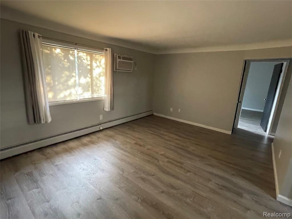 649 W Maple Road, Clawson, MI — Photo 4