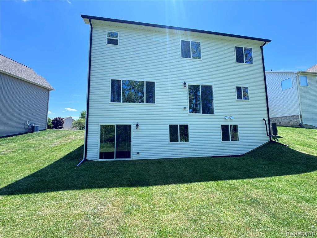 6149 Woodridge Lane, Grand Blanc, MI 48439 — Photo 41