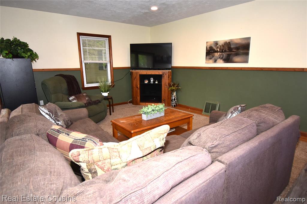 604 MAPLE Street, Howell, MI 48843 — Photo 8
