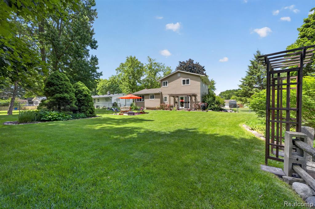 4369 Dixon Drive, Swartz Creek, MI 48473 — Photo 59