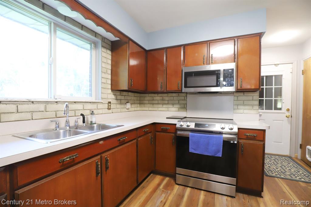 G-3366 W COURT Street, Flint, MI 48532 — Photo 10