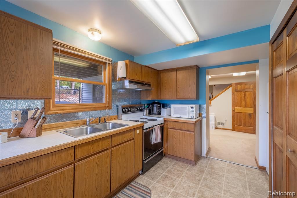 1704 Lakewood Circle, Lapeer, MI, 48446