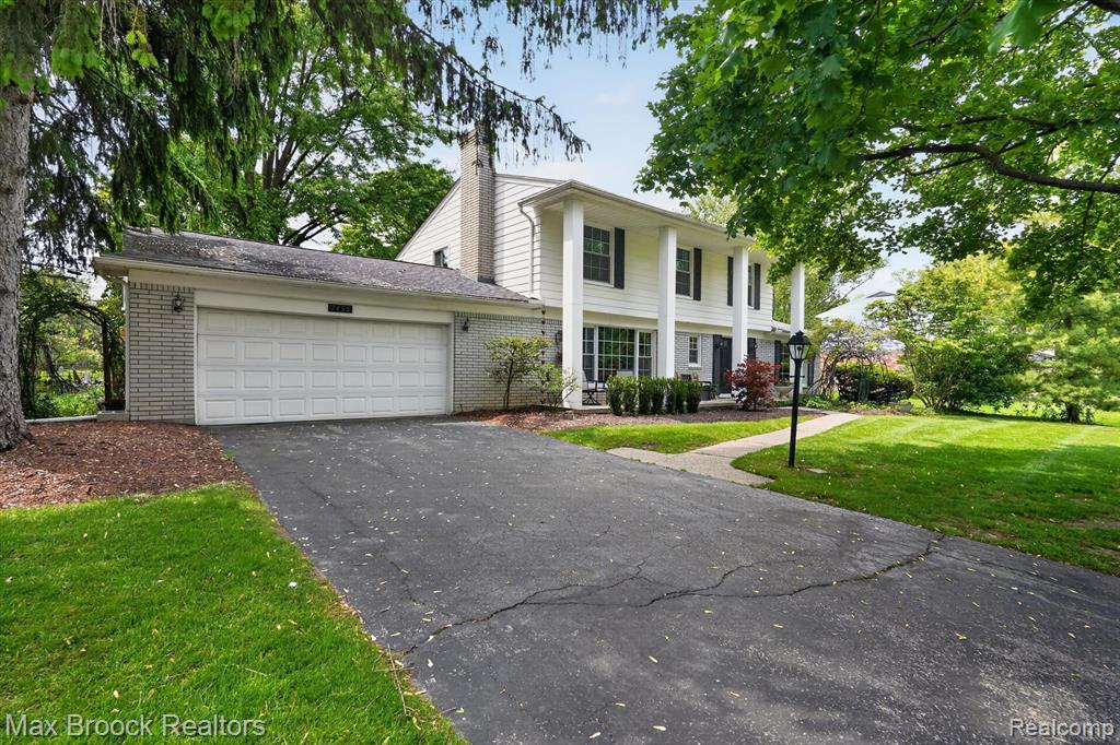 7456 Glengrove Drive, Bloomfield Hills, MI 48301 — Photo 10