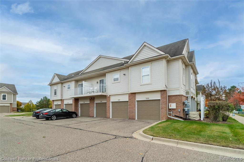 2104 Trailway Court, Commerce Twp, MI 48390 — Photo 29