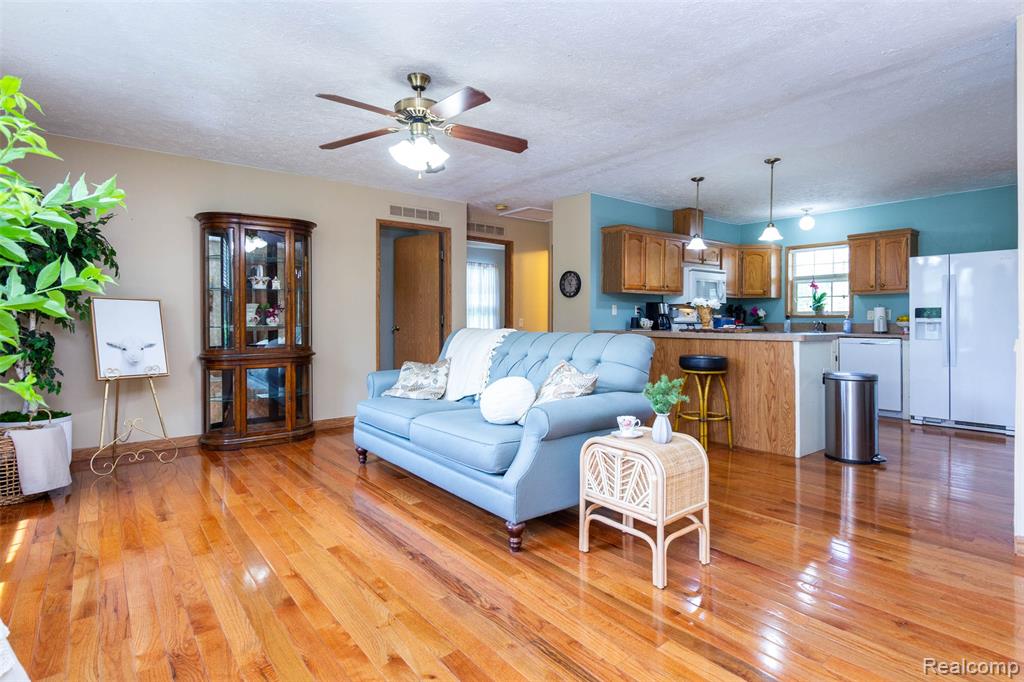 6137 East Street, North Branch, MI 48461 — Photo 10