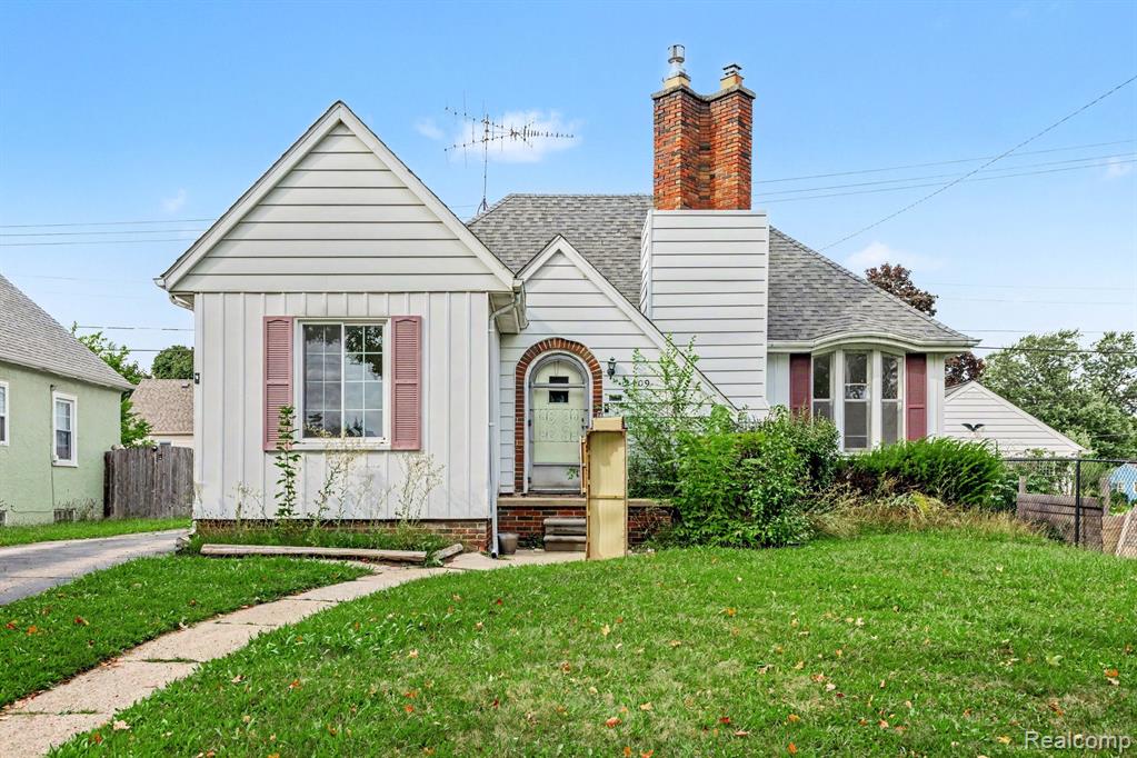 2409 E Court Street, Flint, MI 48503