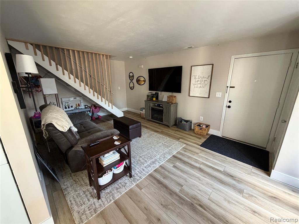 22814 Talford Street, Novi, MI — Photo 3