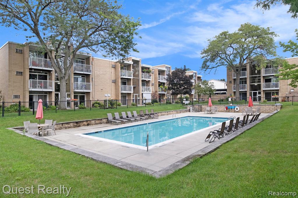 4905 CROOKS Road, B2, Royal Oak, MI 48073 — Photo 13