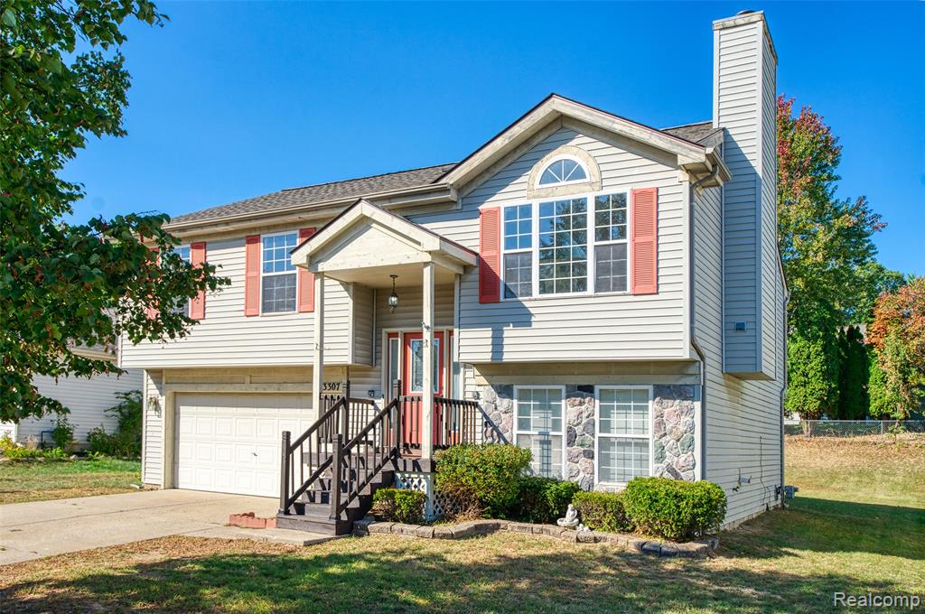 3307 Pond Ridge Drive, Holly, MI 48442 — Photo 2