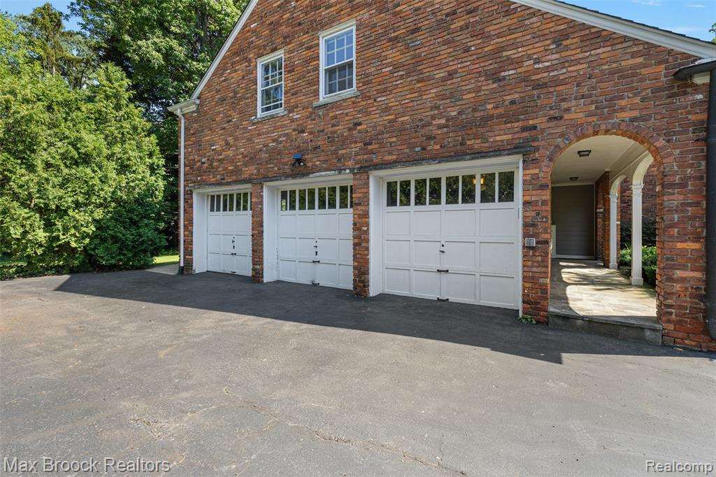 748 Waddington Street, Bloomfield Hills, MI 48301 — Photo 31