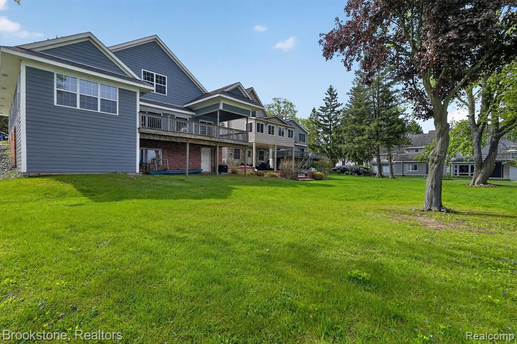 3695 Lotus Drive, Waterford, MI 48329 — Photo 38