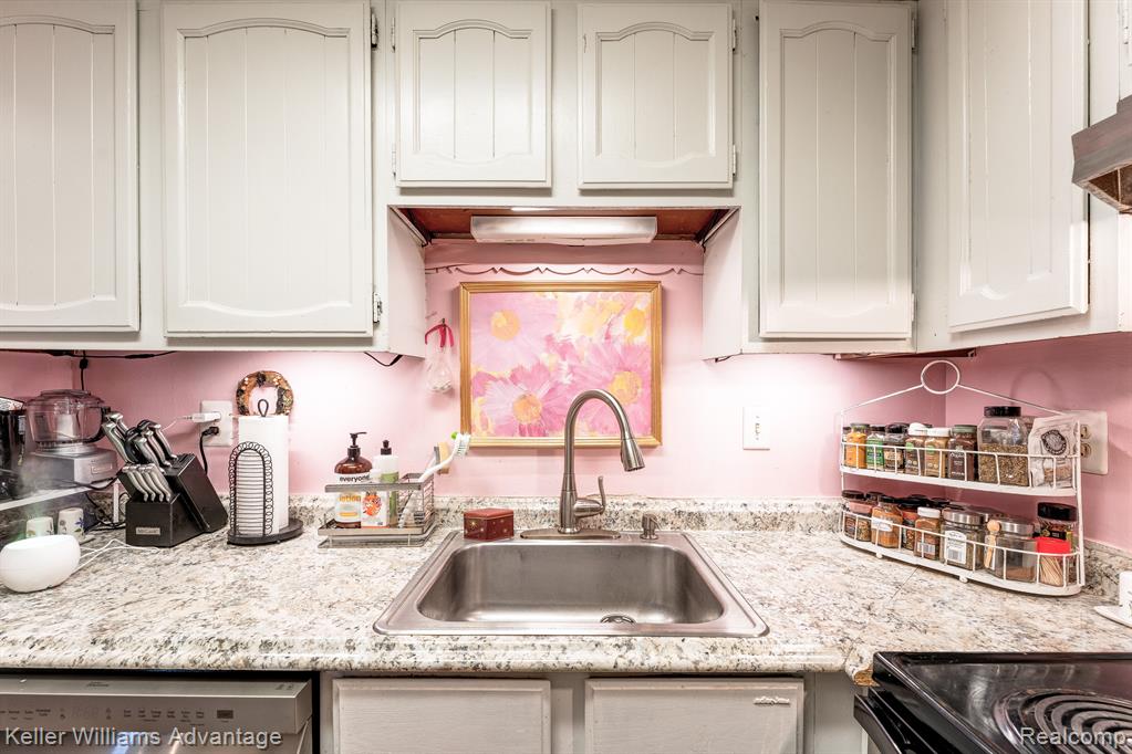 42627 Savoy Court, Northville, MI 48167 — Photo 14