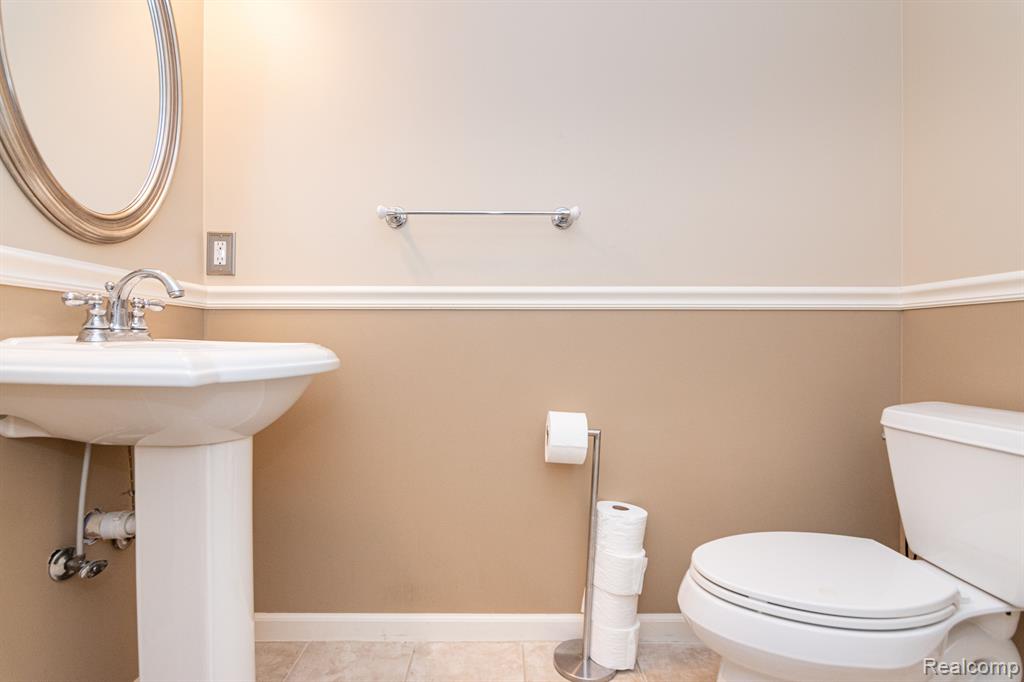 552 CROWN RIDGE Court, White Lake, MI — Photo 35