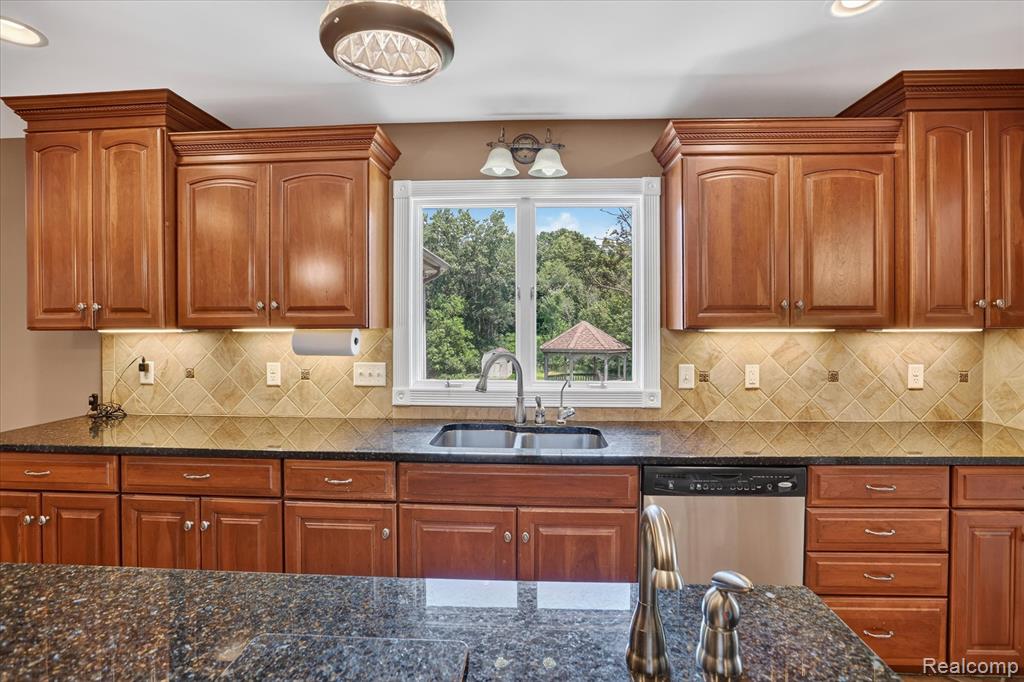7186 River Road, Flushing, MI 48433 — Photo 10