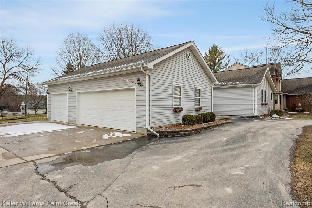 625 Driftwood Avenue, Rochester Hills, MI 48307 — Photo 32