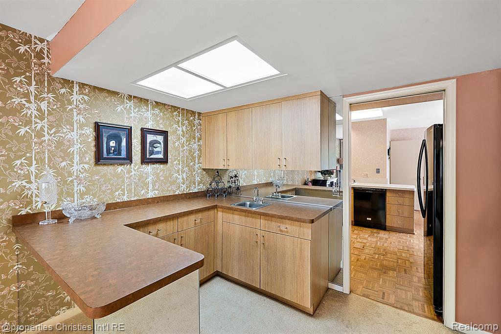 7460 PEBBLE Lane, West Bloomfield, MI — Photo 10