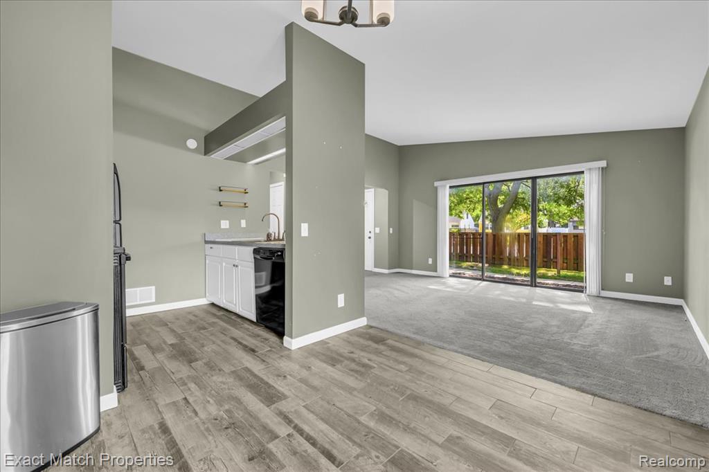 4 Willow Way, Waterford, MI 48328 — Photo 15