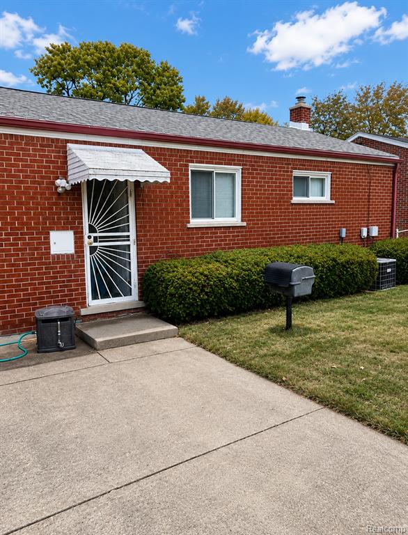 9356 Riverview, Redford, MI 48239 — Photo 7